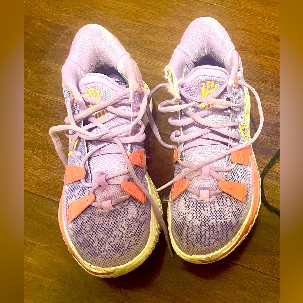 NIKE KYRIE 7